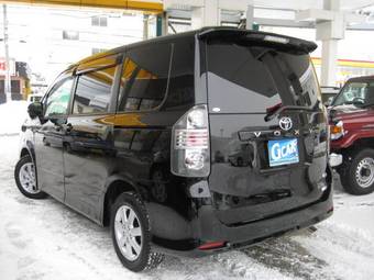 2006 Toyota Voxy Photos