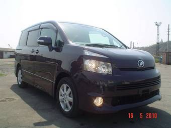 2008 Toyota Voxy Photos