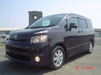 2008 Toyota Voxy Photos