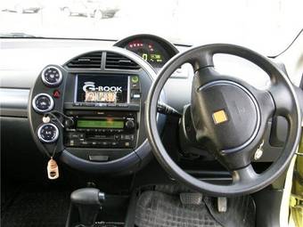 2002 Toyota WiLL Cypha Pics