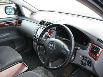 2002 Toyota Wish Photos