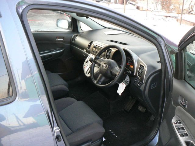 2003 Toyota Wish