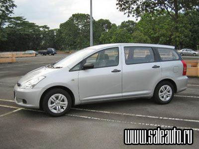 2003 Toyota Wish Photos