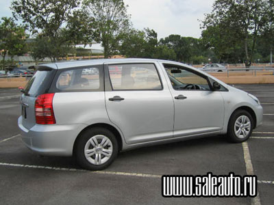 2003 Toyota Wish Pictures