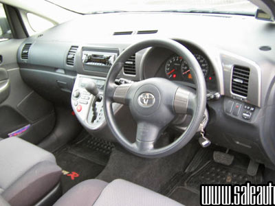 2003 Toyota Wish Photos