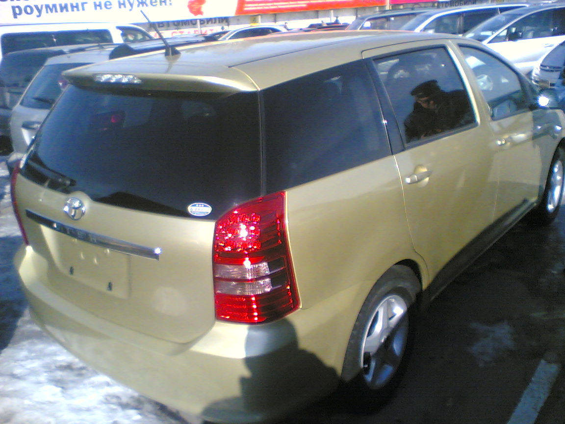 2003 Toyota Wish Images