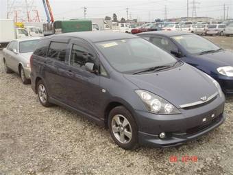 2003 Toyota Wish Photos