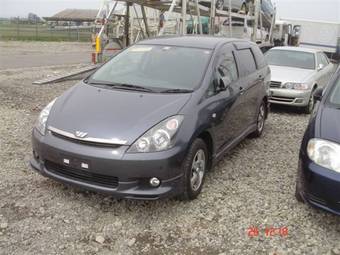 2003 Toyota Wish Photos