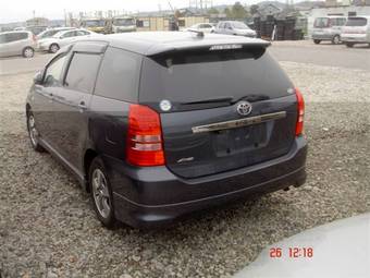 2003 Toyota Wish Photos