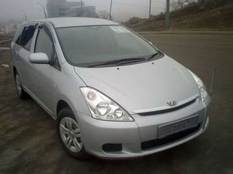 2003 Toyota Wish Photos