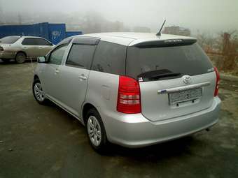 2003 Toyota Wish Photos