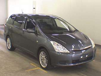 2003 Toyota Wish Photos