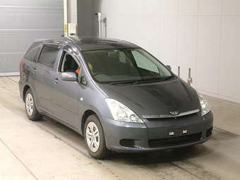 2003 Toyota Wish Photos