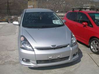 2003 Toyota Wish Pictures