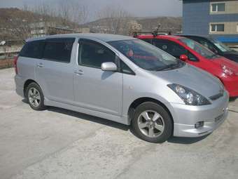 2003 Toyota Wish Photos