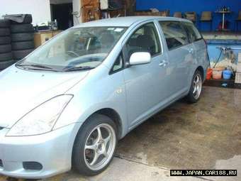 2003 Toyota Wish Pictures