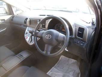 2003 Toyota Wish Photos