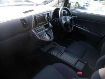 2003 Toyota Wish Pictures