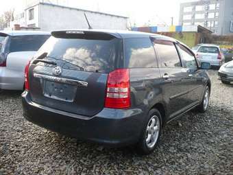 2003 Toyota Wish Pictures