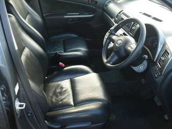 2003 Toyota Wish Pictures