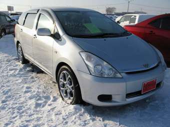 2003 Toyota Wish Photos