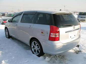 2003 Toyota Wish Pictures