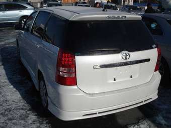 2003 Toyota Wish Pictures