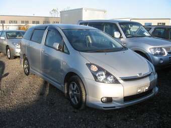 2003 Toyota Wish Pics