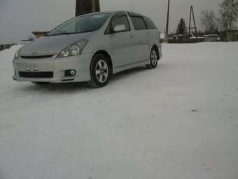 2003 Toyota Wish Pictures