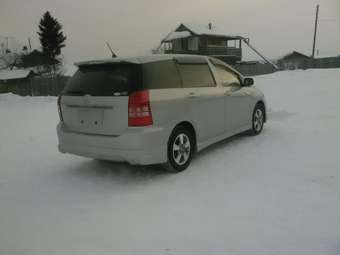 2003 Toyota Wish Photos