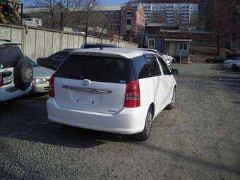 2003 Toyota Wish Photos