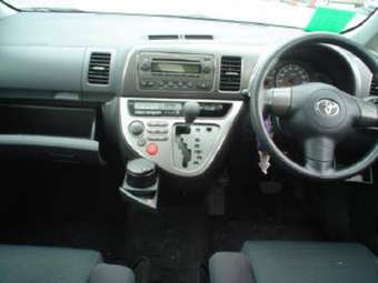 2003 Toyota Wish Photos