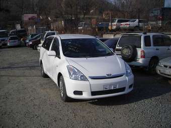 2003 Toyota Wish Photos