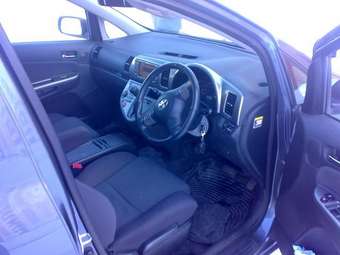 2003 Toyota Wish Pictures