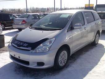 2003 Toyota Wish Photos