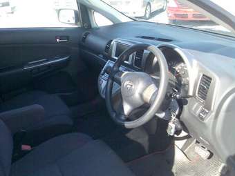 2003 Toyota Wish Photos