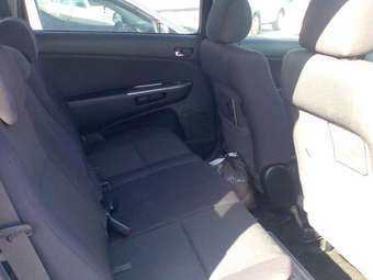 2003 Toyota Wish Wallpapers