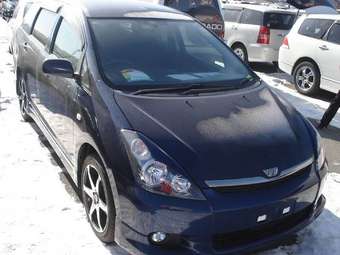 2003 Toyota Wish Pictures