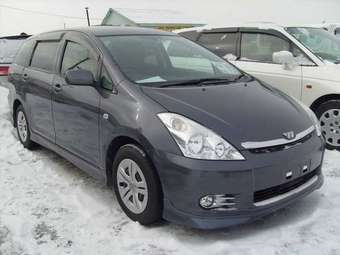 2003 Toyota Wish Images