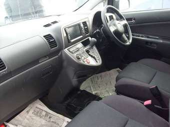 2003 Toyota Wish Pictures