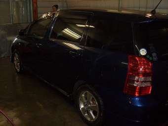 2003 Toyota Wish Pictures