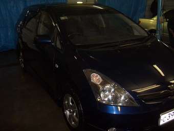 2003 Toyota Wish Photos