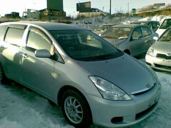 2003 Toyota Wish Images