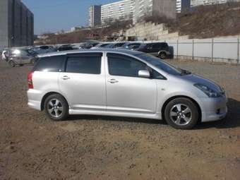 2003 Toyota Wish Wallpapers