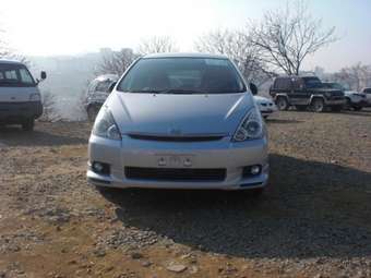2003 Toyota Wish Images