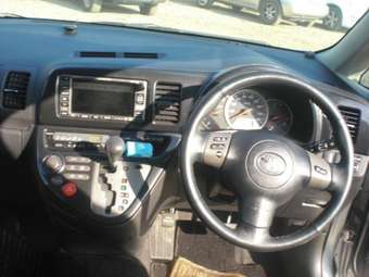 2003 Toyota Wish Pictures