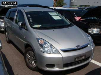 2003 Toyota Wish Photos