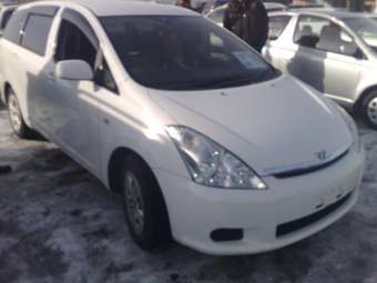 2003 Toyota Wish Photos