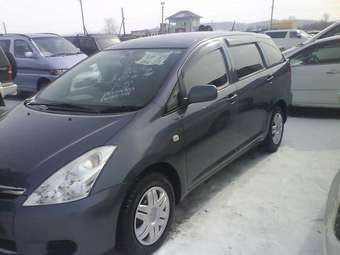 2003 Toyota Wish Pictures