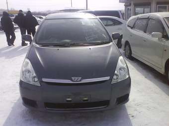 2003 Toyota Wish Pictures